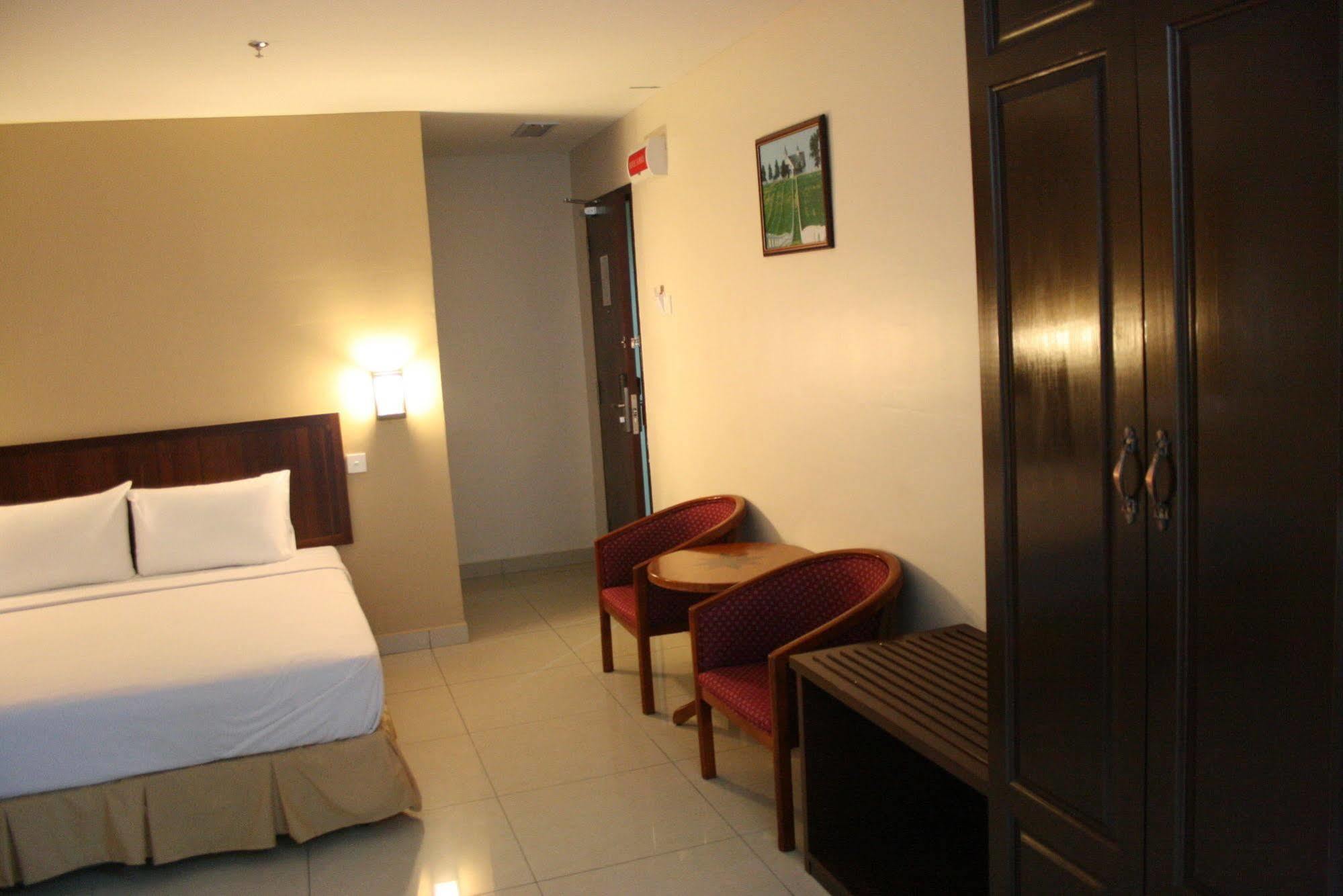 Family Hotel Klang Ngoại thất bức ảnh